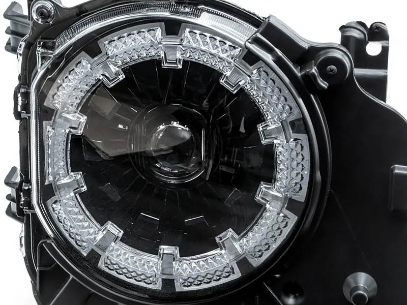 LC79_Xenon_Headlights_2024_4