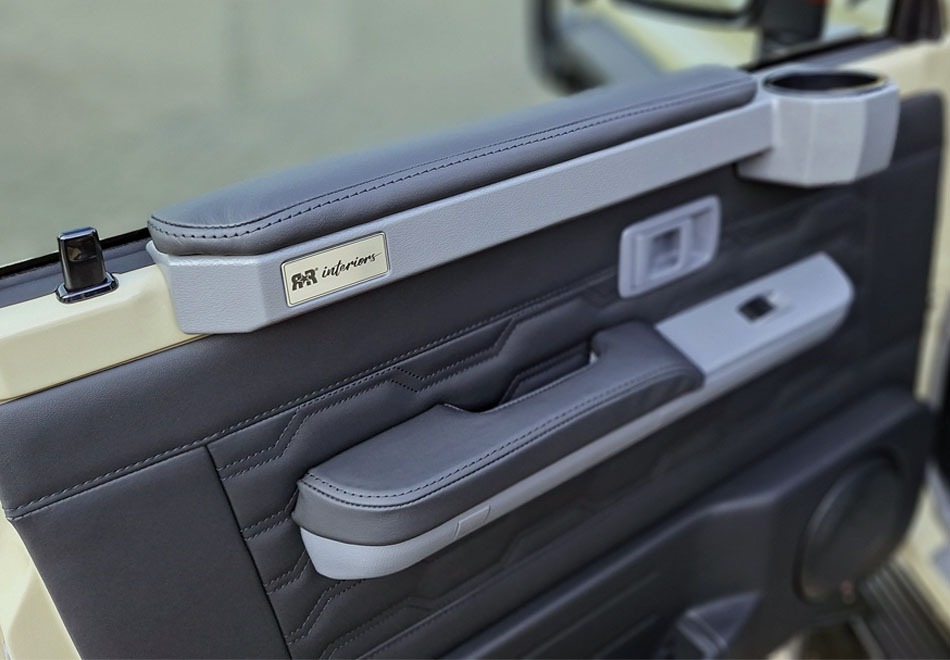 leather_interior_arms